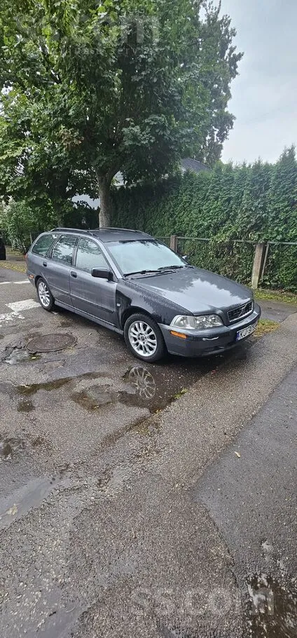 Volvo Auto brauc un rūc