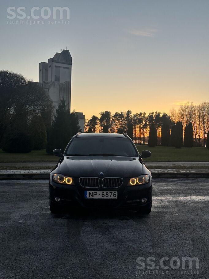 Pārdodu BMW 330D – izcils ikdienas auto ar dinamiku un komfortu.
Auto ir