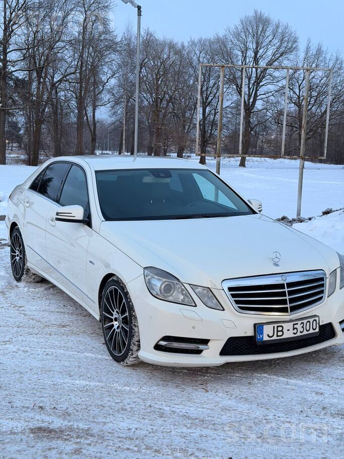 Mercedes Pārdodu Mercedes-Benz E200, 2011. gads, dīzelis