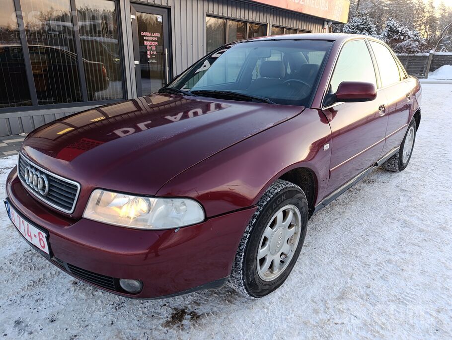 Pārdod Audi A4 1, 8 bendzīna dzinējs 92 kw 2000 gada izlaidums. Tehniskā aps