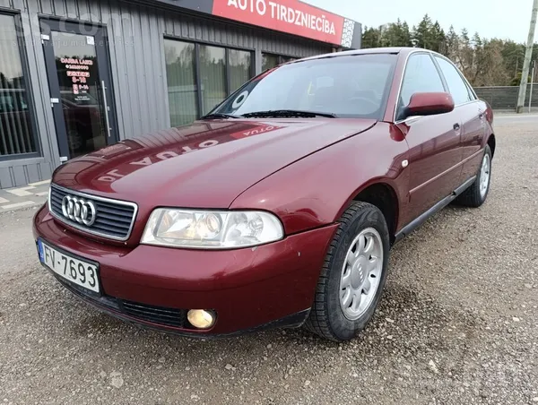 Audi Pārdod Audi A4 1, 8 bendzīna dzinējs 92 kw 2000 ga