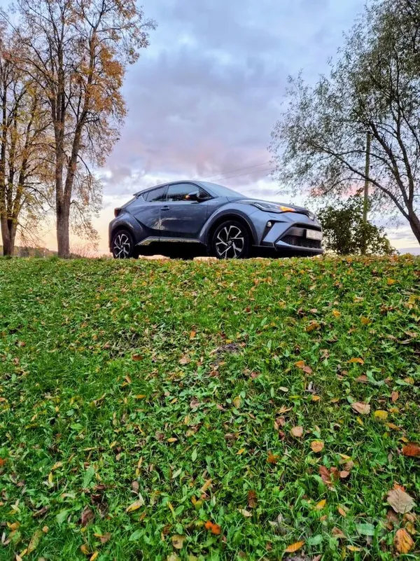 Toyota Продается C-Hr 2020 года, куплен в Wess в конце 20
