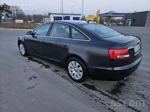 Audi Sakarā ar došanos prom no valsts tiek pārdots Audi