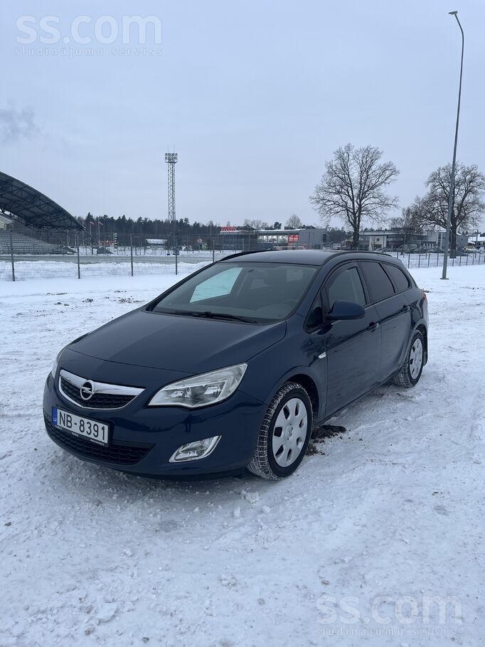Pārdodu opel astra sports tourer. 1.6 benzīns-gāze, manuālā ātrumkārba. Tikk