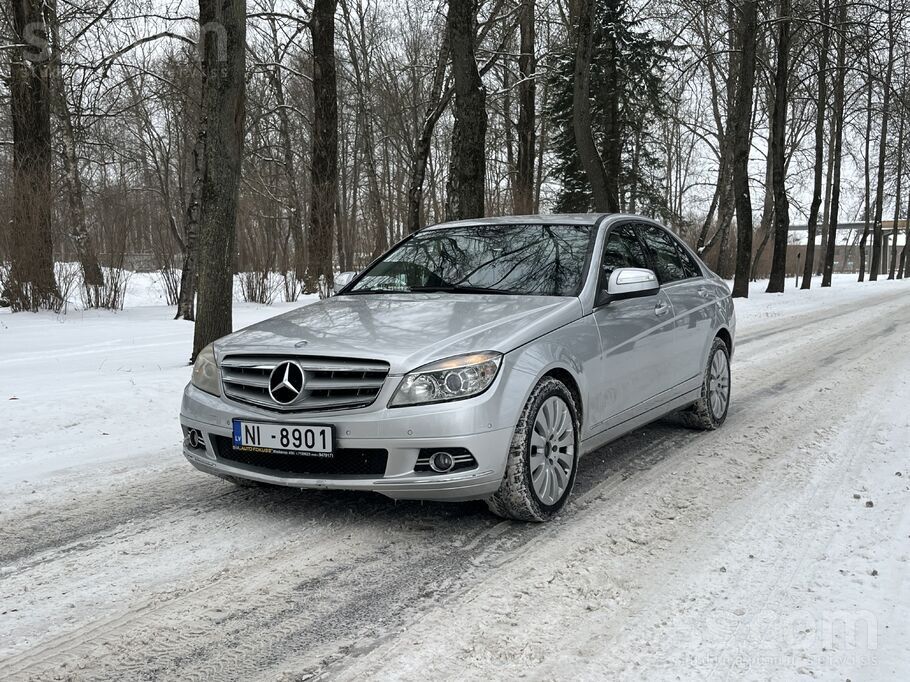 Pārdošanā Mercedes C230 2.5 benzīns ar automātisko ātrumkārbu. Sedana virsbū