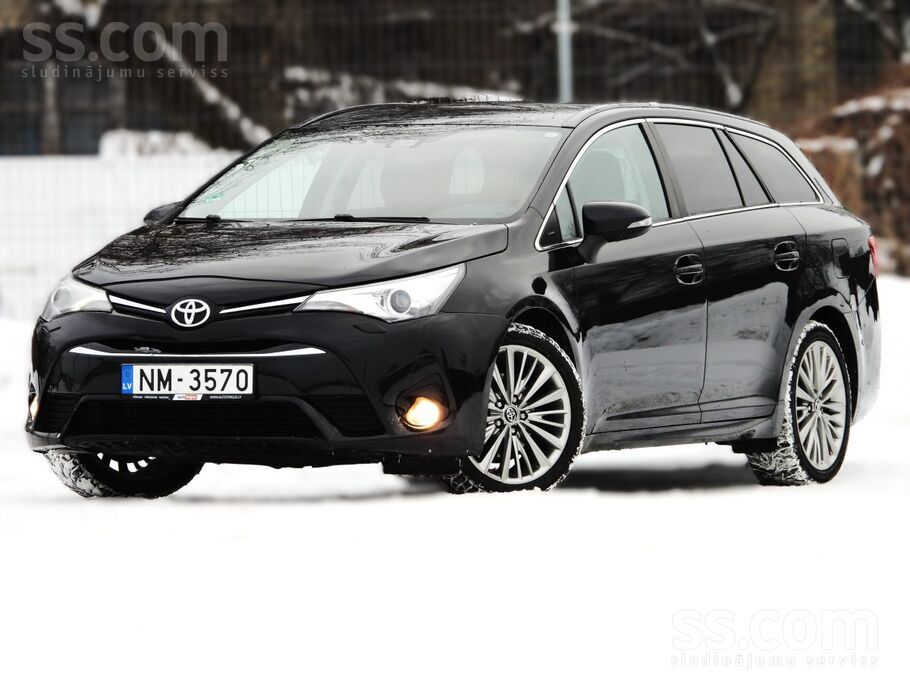 Toyota Toyota Avensis ar 2.0 l dīzeļmotoru un manuālo pār