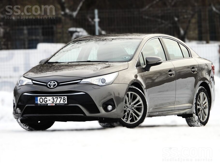 Toyota Toyota Avensis ar 2.0 l dīzeļmotoru un manuālo pār
