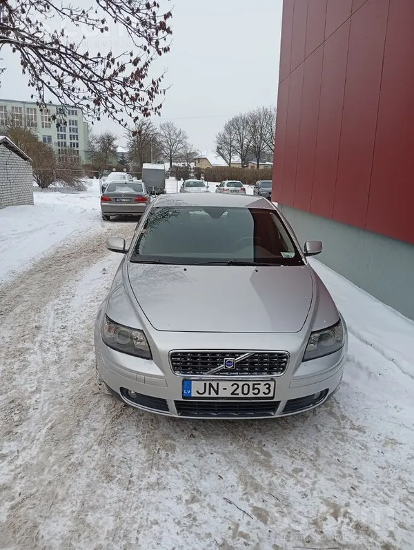 Volvo Продаётся Volvo 2005 года, по всем вопросам обраща
