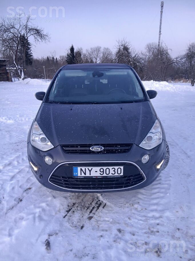 Ford Auto darba kārtībā. 