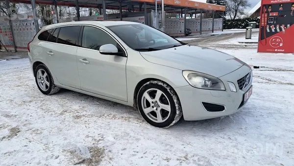 Volvo Tikko no Itālijas Volvo V-60 2.0 D3 (120kw) manuāl