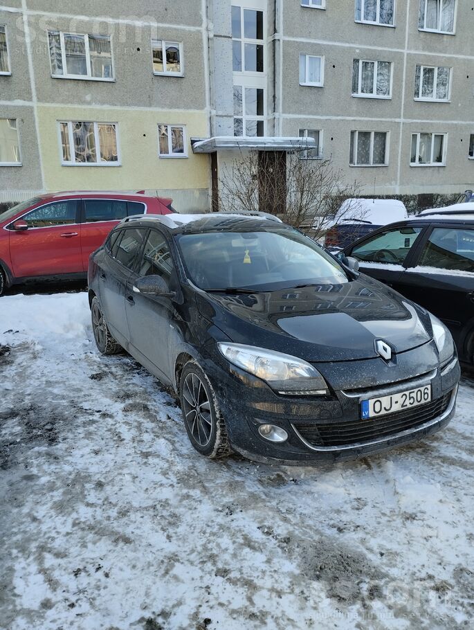 Pārdodu savu 2013. gada Renault Megane 1, 4 l benzīna dzinēju ar turbokompre