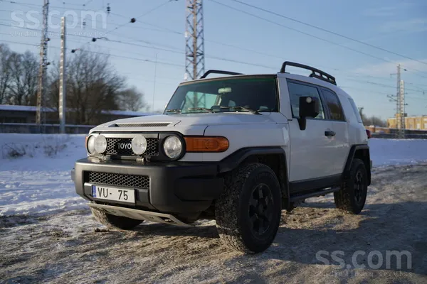 Pārdodu Toyota FJ Cruiser Trail Teams Edition (2008) ar defektu – robusts 4x