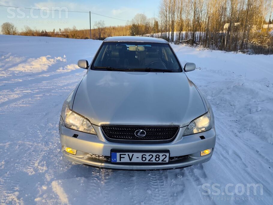 Lexus Pārdodu ļoti dinamisku auto ar jaunu tehnisko apsk