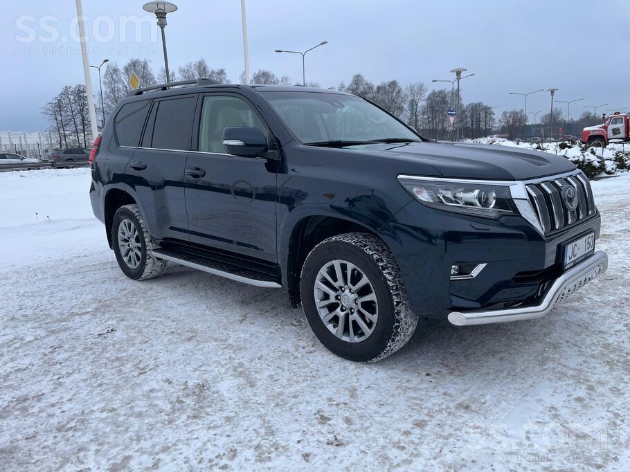 Toyota 7-местная, покупалась в Лавии у официального дилле