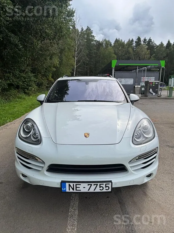 Porsche Cayenne - 1