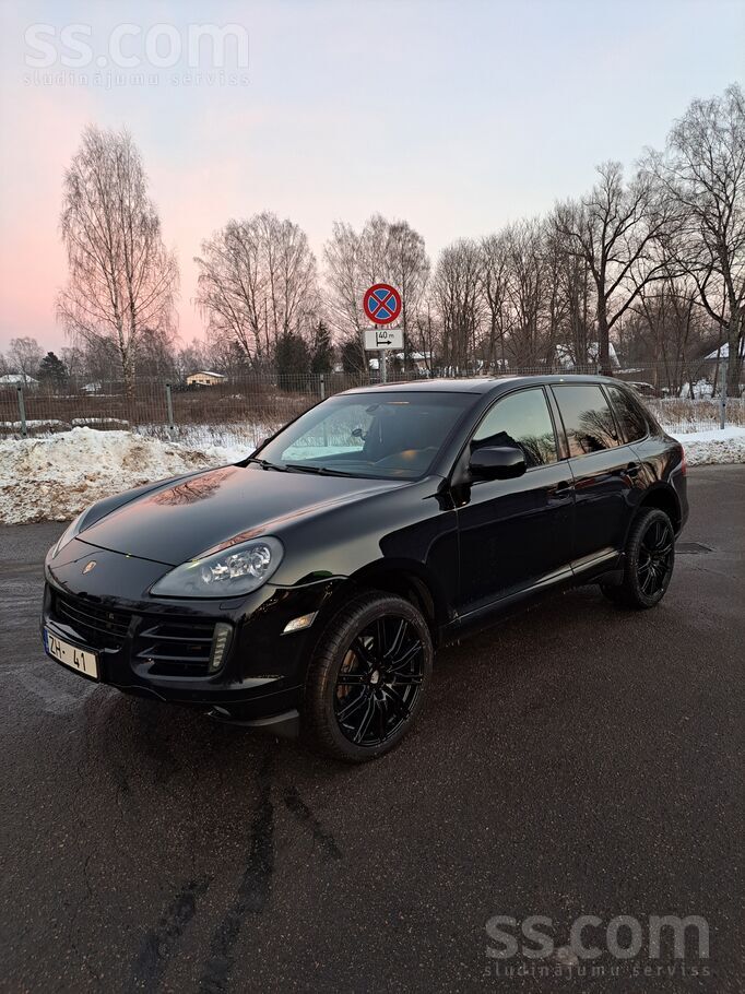 Pardodu Porsche Cayenne melns uz melna, ļoti laba tehniska un vizuala kartib