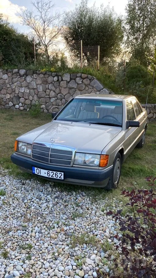 Mercedes 190 - 1