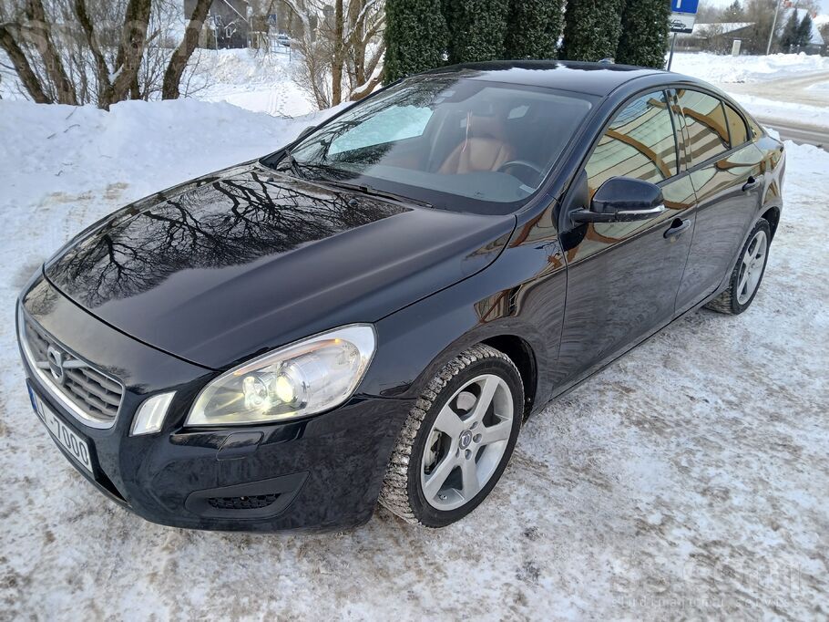 Volvo D3 120kW 5 cilindru volvo dzinējs; zobsiksnas komp