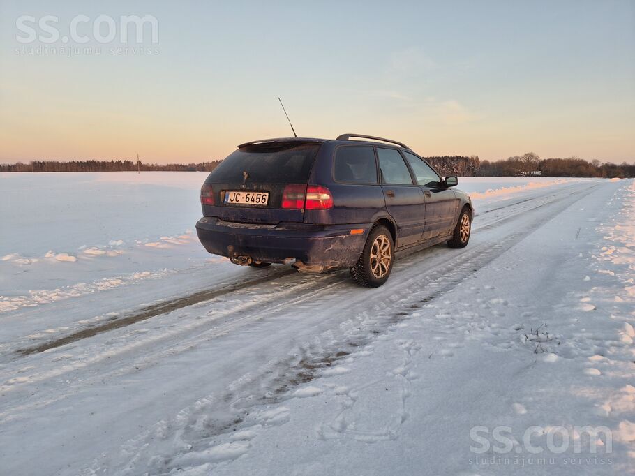 Rūc, brauc, bremzē, silda. Uz skati roka jāpieliek, var ižņemt melno lapu, c