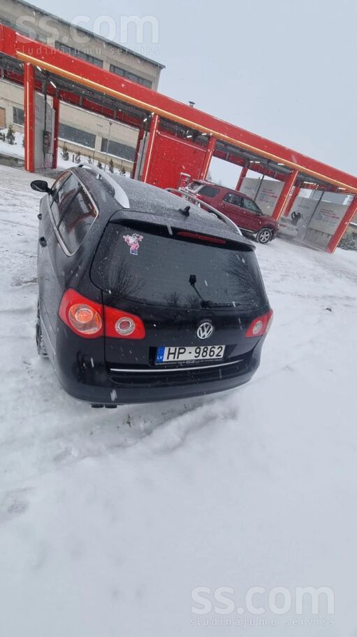 Volkswagen Auto bez defektiem sēdies un Brauc. 