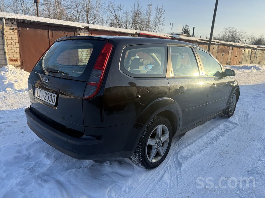 Ford Ford Focus Universal 2.0 бензин, механика. 2005 г.