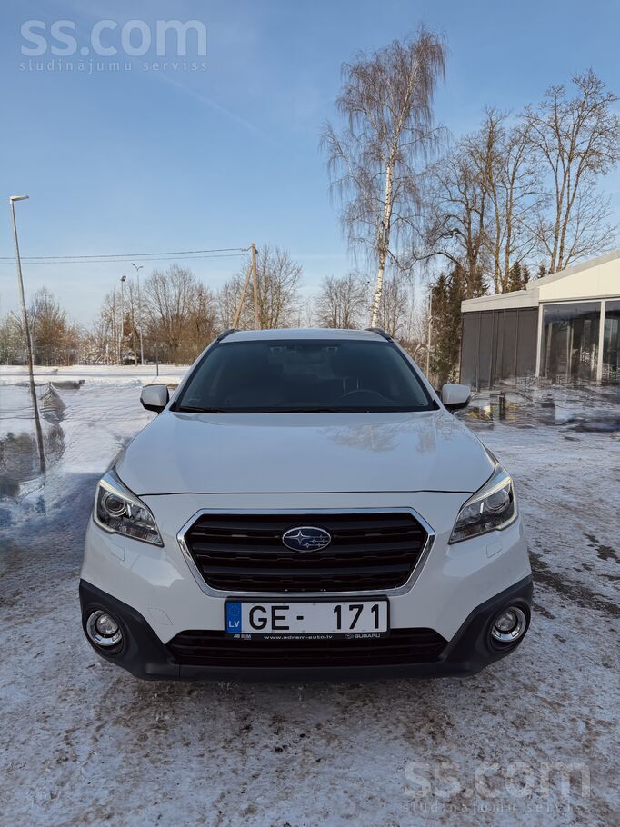Subaru Tiek tirgots pearl white Subaru Outback. Auto pirk