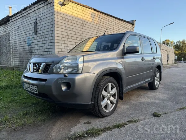 Nissan Labā tehniskā stāvoklī, ar sīkiem vizuāliem defekt