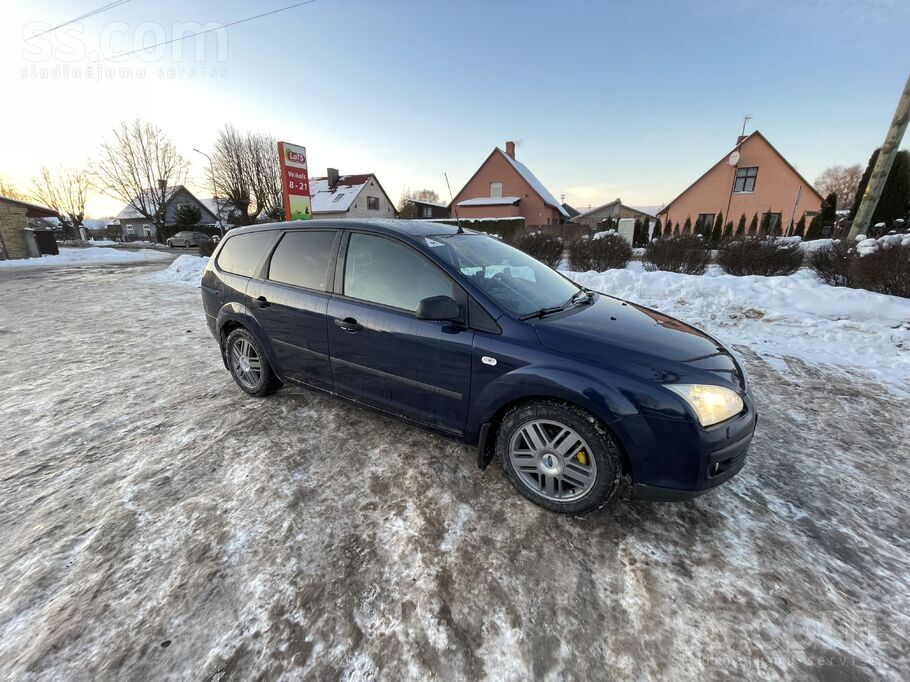Ford Pārdodu 2005. gada Ford Focus (universāls), sakarā
