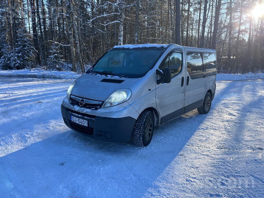 Opel Pārdodu Vivaro ar 2.0l dīzeļdzinēju ar ķēdes piedz