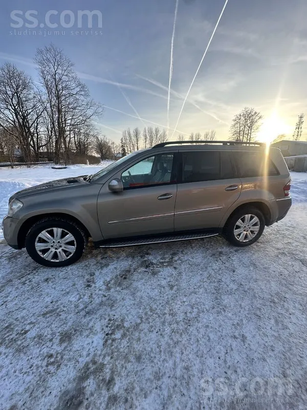 Mercedes Pārdodas Mercedes Gl320, ar ziemas riepām, dīzelis