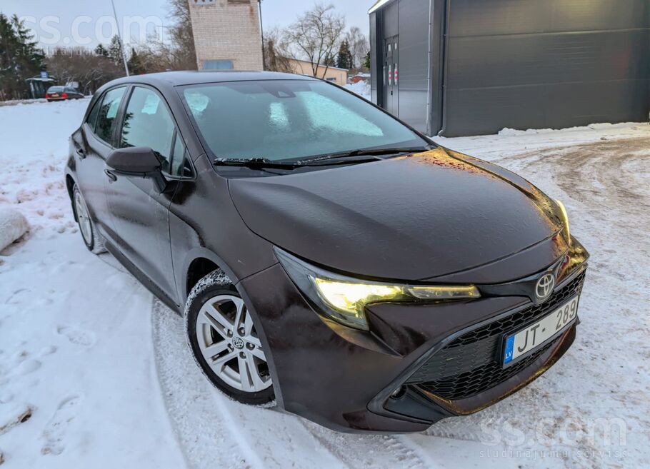 Toyota Corolla Hečbeks (modelis Nre210), benzīns, ar manuālo ātrumkārbu. Maz