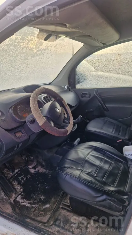 Renault Uzņēmums tirgo darba automašīna labā stāvoklī. Atr
