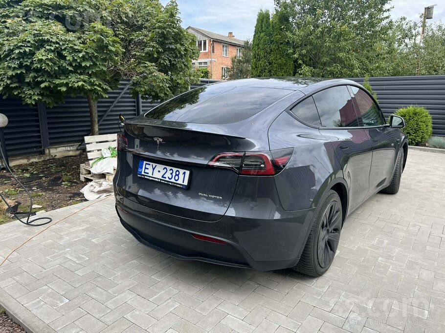 Steidzami, steidzami 
Tesla Model Y, 7 vietas, Long Range Dual Motor, 378kw / 514zs