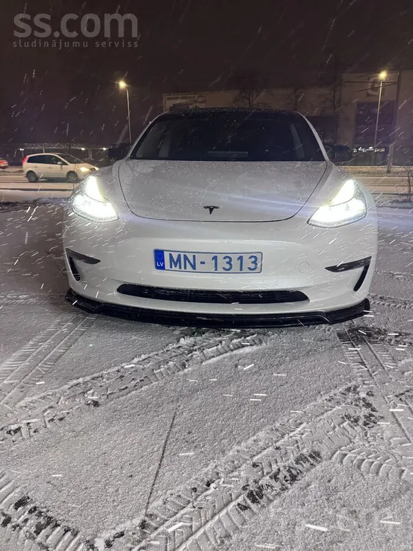 Tesla Model 3 Performance Awd

Продаётся Tesla Model 3 Performance мощный, быстрый