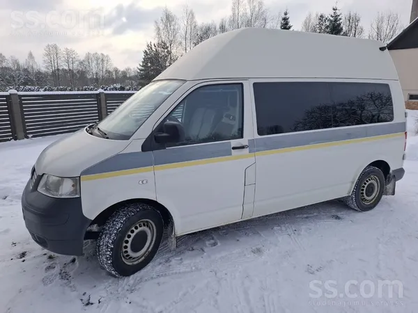 Volkswagen Uzņēmums pārdod labu mikroautobusu. 