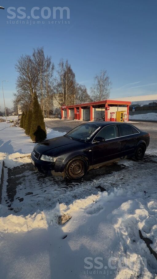 Audi Isuma par šo Audi automātu (6 ātrumi). Ir beņķu ap
