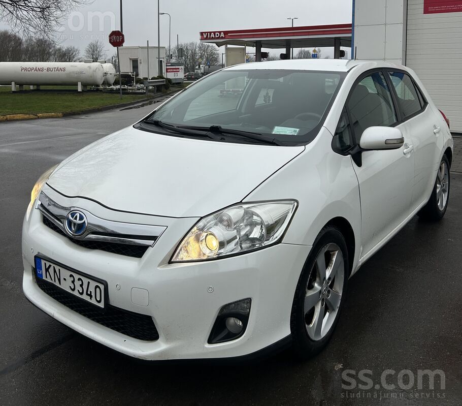 Toyota Pārdodu Toyota Auris 1.8 Hybrid (2011 gada beigas)
