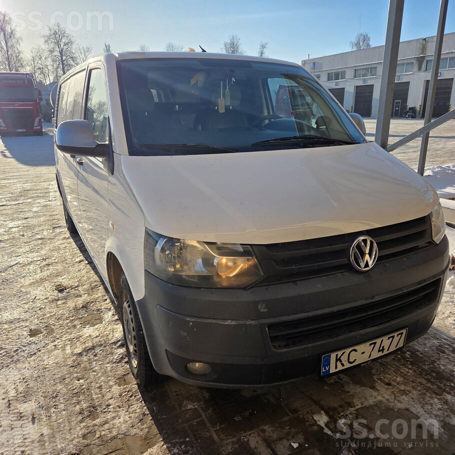 Volkswagen Uzņēmums pārdod VW Transporter. 