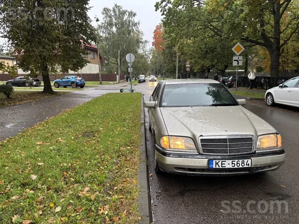 Pārdodu savu mersi
1.8 automāts
Motors un kārba strādā labi
Bez tehniskās