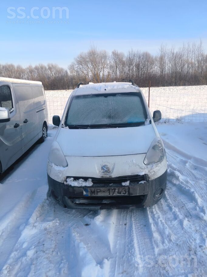 Pārdod Peugeot partner 1.6D, 2013 gada, ejošā stāvoklī