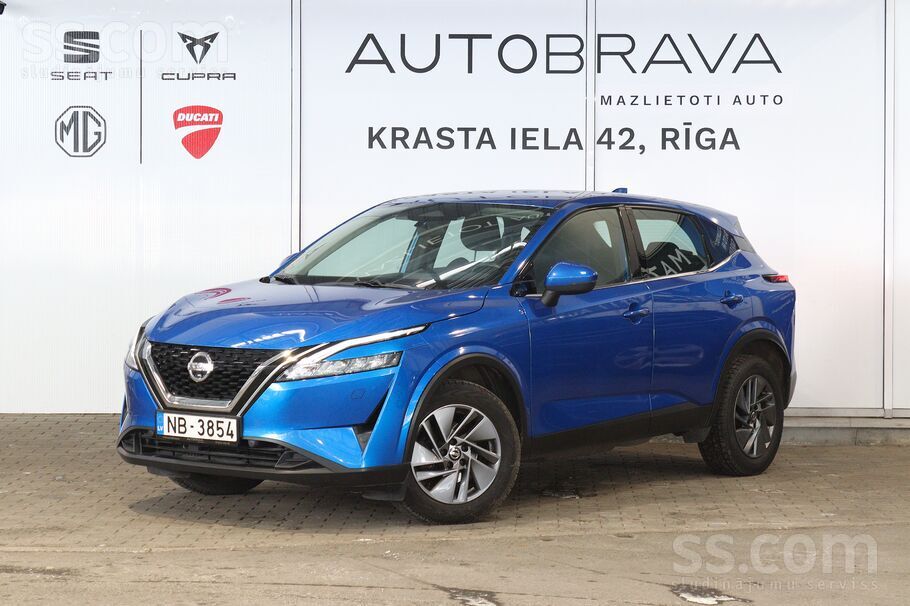 Piedāvājam Nissan Qashqai Acenta. 1.3 benzīna dzinējs. Mhev hibrīds. 116Kw/1