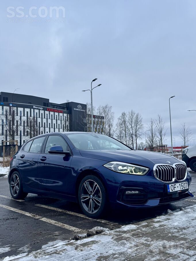 Pārdodas BMW 318, Sport komplektācija , 103 kW. Automātiska ātrumkārba , 1.5