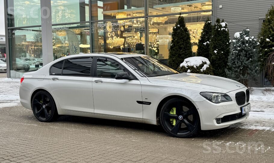 Pieejamas līzinga un kredīta iespējas. 

BMW 750i Long Zdx Performance Sta