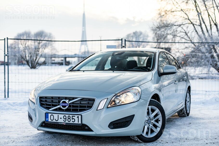 Volvo Volvo S60 ar 1.6 dīzeļdzinēju un manuālo ātrumkārb