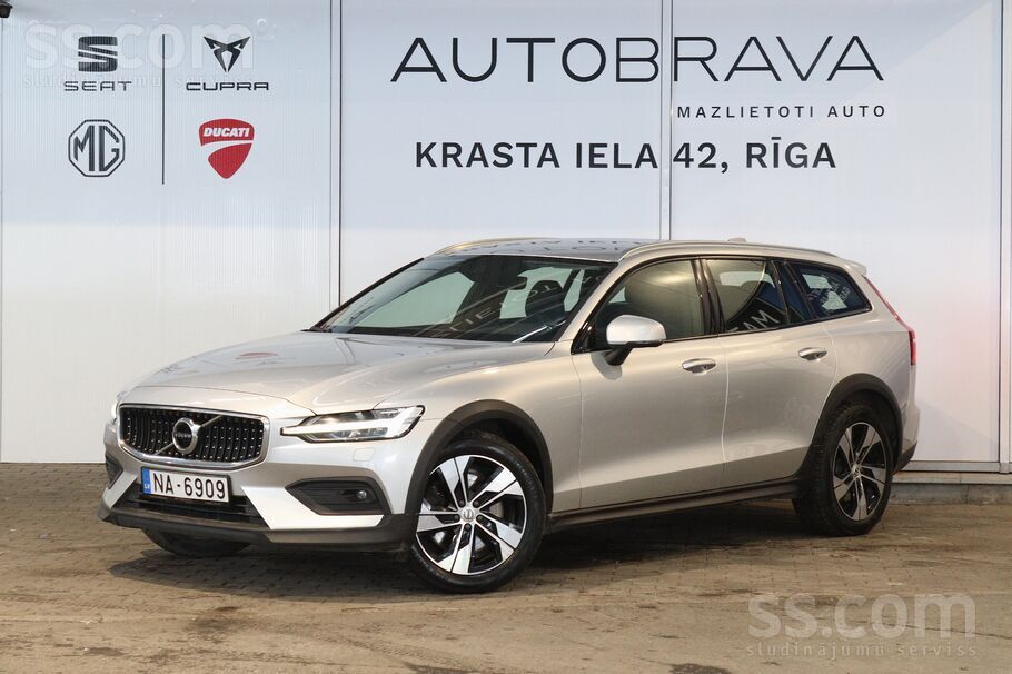 Volvo Piedāvājam Volvo V60 Cross Country B5 Awd. 2.0 ben