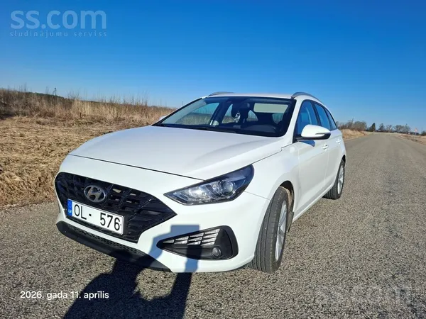 Hyundai i30 1.5 benzīns ar 6 pakāpju manuālo pārnesumu kārbu. Ekonomisks un