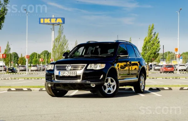 Volkswagen Touareg - 1