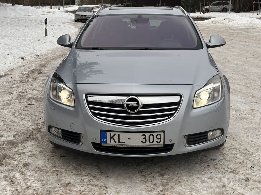 Opel Pārdod Opel Insignia Sports Tourer SW 2012. gada.