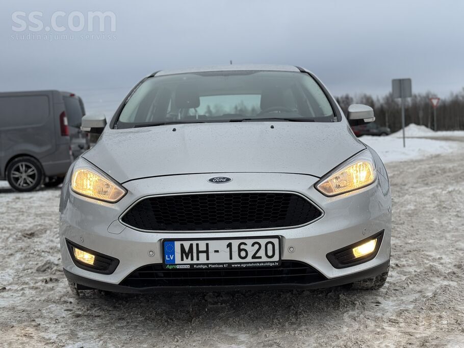 Kondicionieris
-Parkošanās sensori
-Miglas lukturi
-Navigācija
-Kruīzs