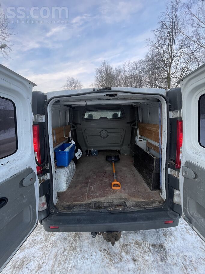 Pārdodu Opel Vivaro, 5 vietas, jauna apskate līdz nākamā gada janvārim. Jaut